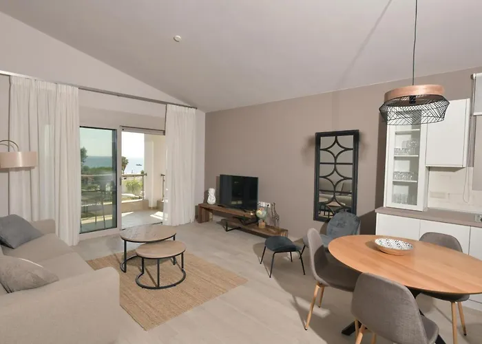 Cocoon Elegant Living * Gerakini